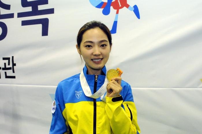 충남대표로 출전해 전국체전 금메달을 목에 건 차유람 선수.