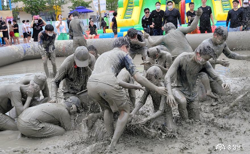 Boryeong Sea Mud Festival to reopen after three years… All are smiles!